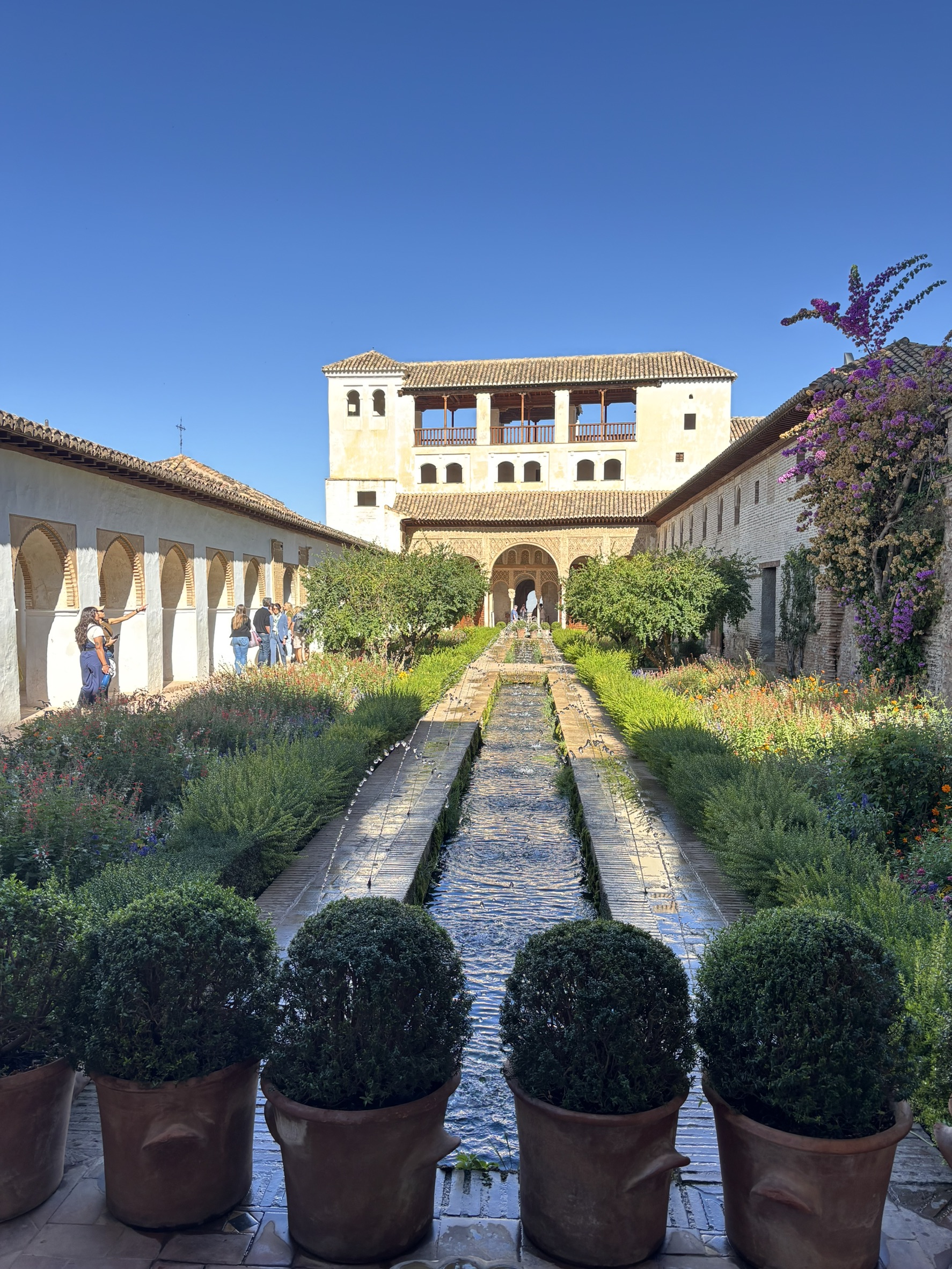 阿爾拜辛區的白色巷弄